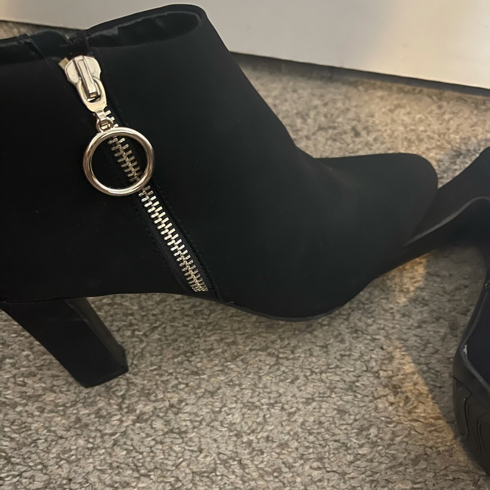 Cute Black bootie with gold zipper.